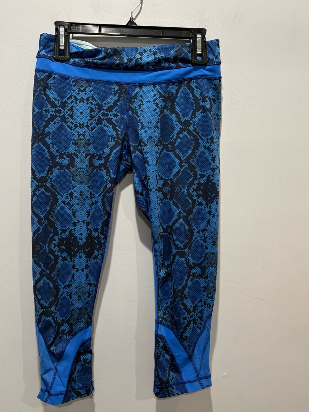 lululemon athletica Blue Snake-Print Capri Leggings